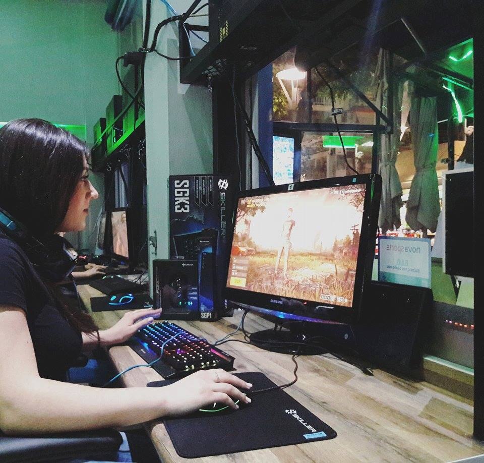 RGB klaviaturali o'yin setapi